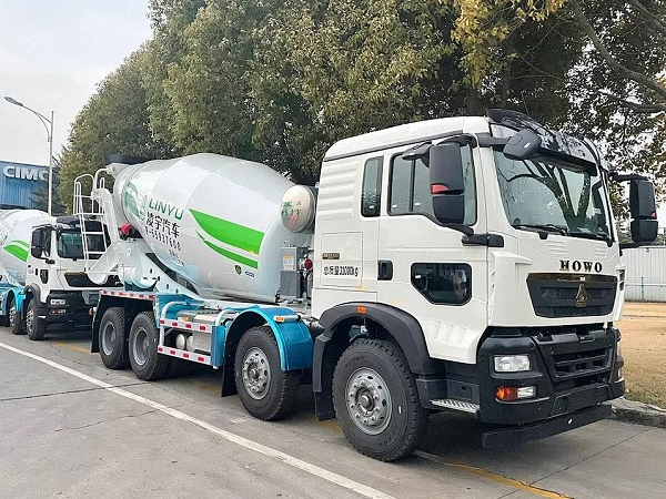 新年奮戰開門紅！凌宇攪拌車“火力全開”奔向天府之國