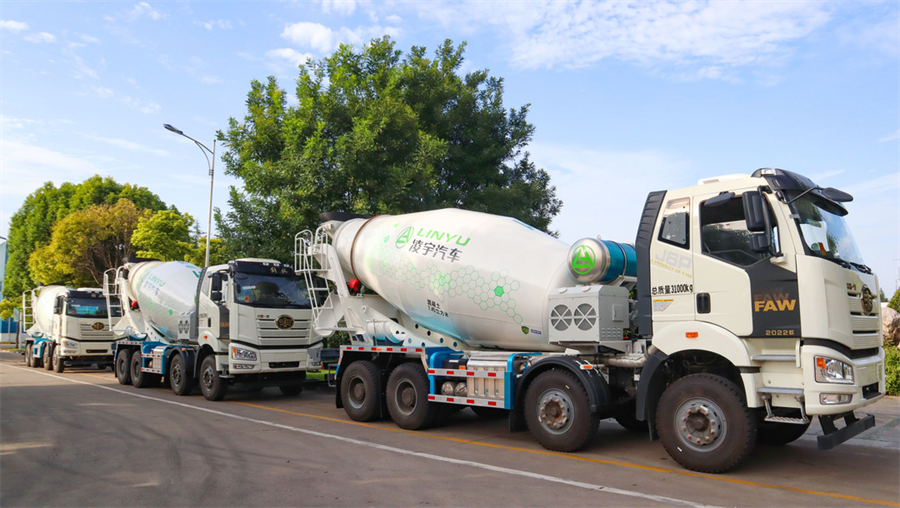 秋高氣爽，再傳捷報(bào)！50臺(tái)凌宇混動(dòng)攪拌車(chē)奔赴華東，盡顯靚麗風(fēng)采