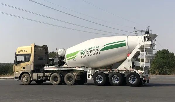 半掛混凝土攪拌車會是行業(yè)新風(fēng)口嗎？聽聽專家怎么說