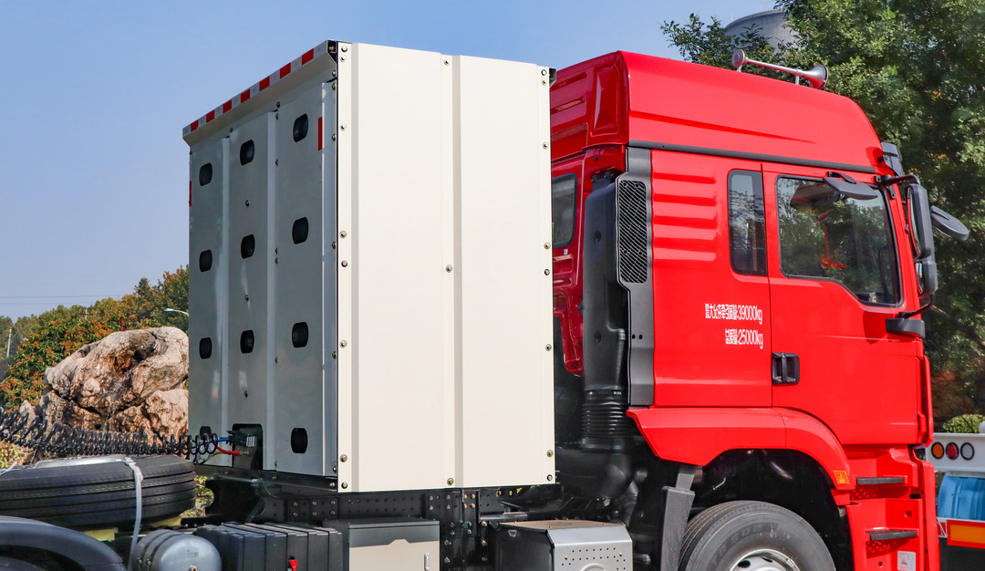 金秋暖陽，微風和煦！凌宇新能源粉罐半掛批量奔赴西南地區(qū)