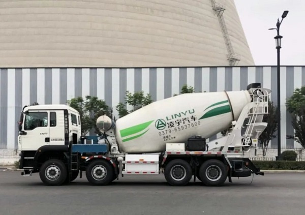 重汽&凌宇電驅(qū)橋攪拌車，會(huì)省錢的才是卡友選擇的！